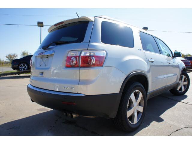 GMC Acadia 2011 photo 2