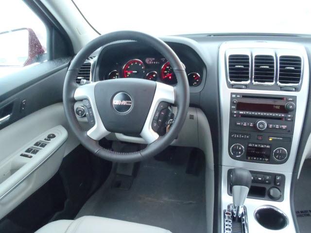 GMC Acadia 2011 photo 2