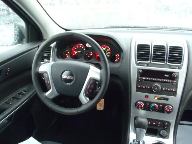 GMC Acadia 2011 photo 2