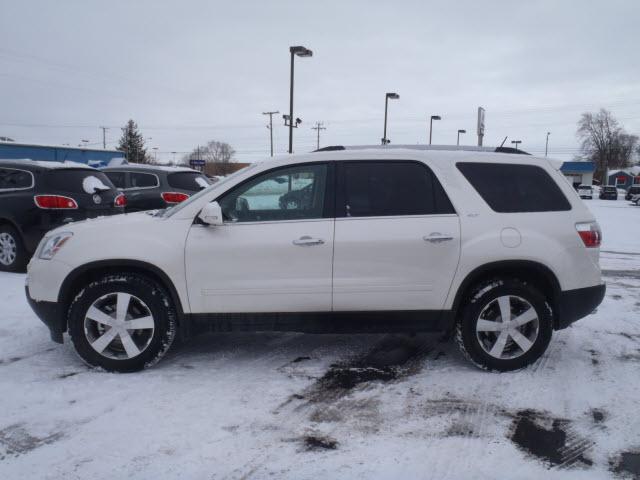 GMC Acadia 2011 photo 2