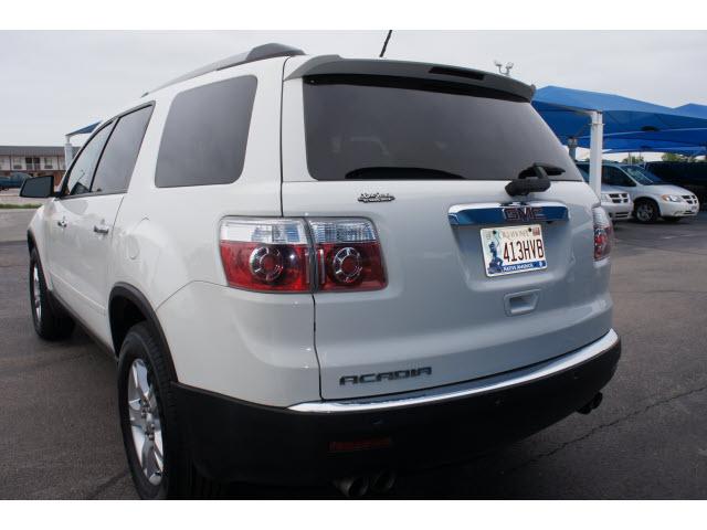 GMC Acadia 2011 photo 2