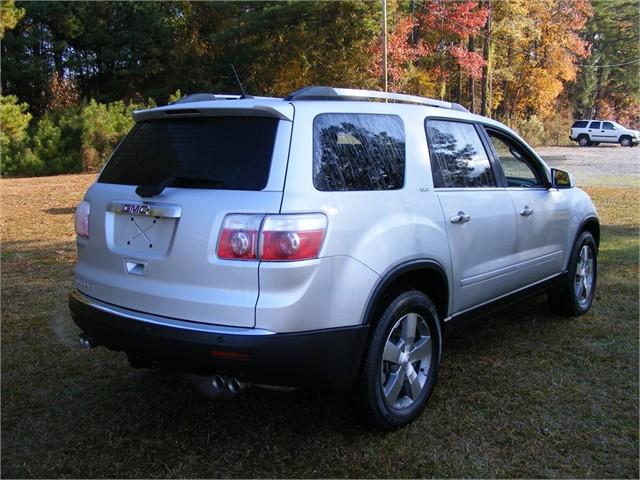 GMC Acadia 2011 photo 2