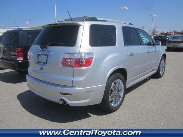 GMC Acadia 2011 photo 1