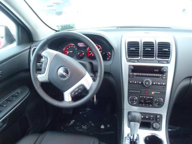 GMC Acadia 2011 photo 2