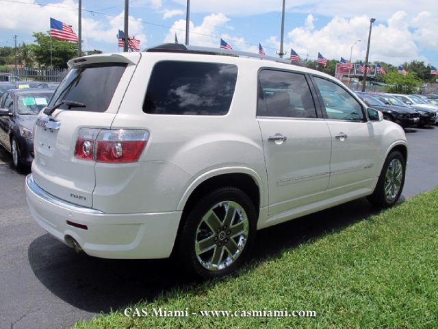 GMC Acadia 2012 photo 1