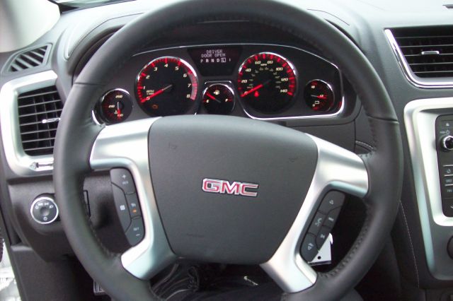 GMC Acadia 2013 photo 1