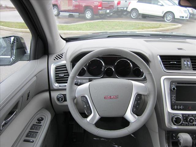 GMC Acadia 2013 photo 7