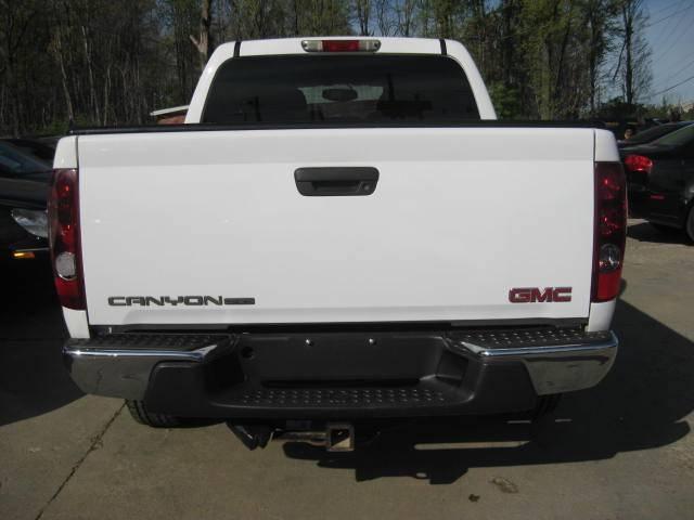 GMC Canyon 2004 photo 2