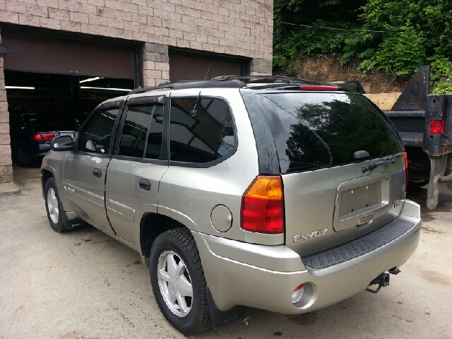 GMC Envoy 2002 photo 2