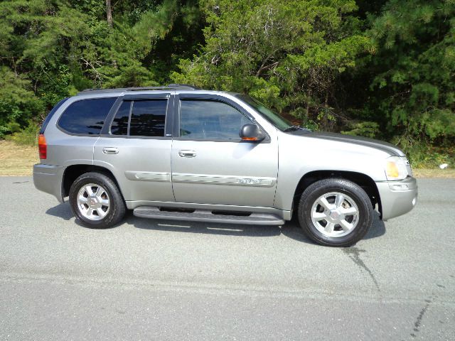 GMC Envoy 2002 photo 2