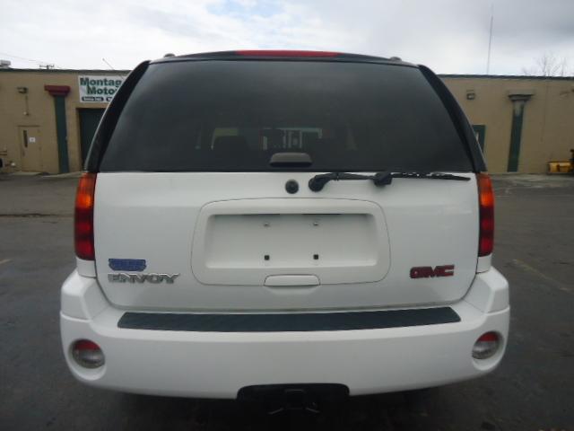 GMC Envoy 2002 photo 2