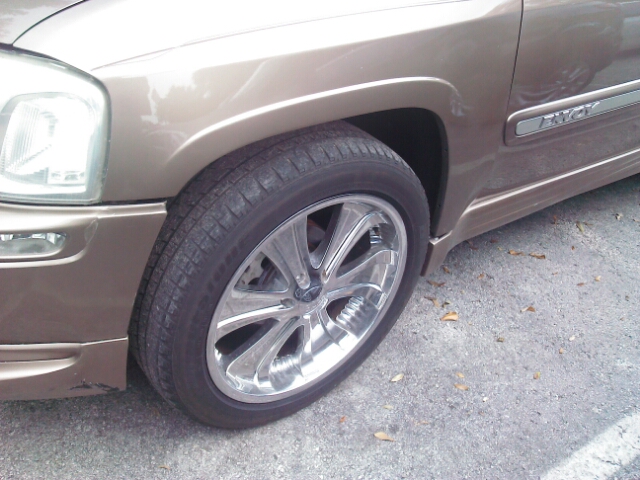 GMC Envoy 2002 photo 1