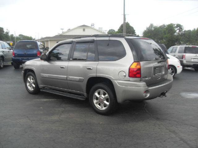 GMC Envoy 2002 photo 2