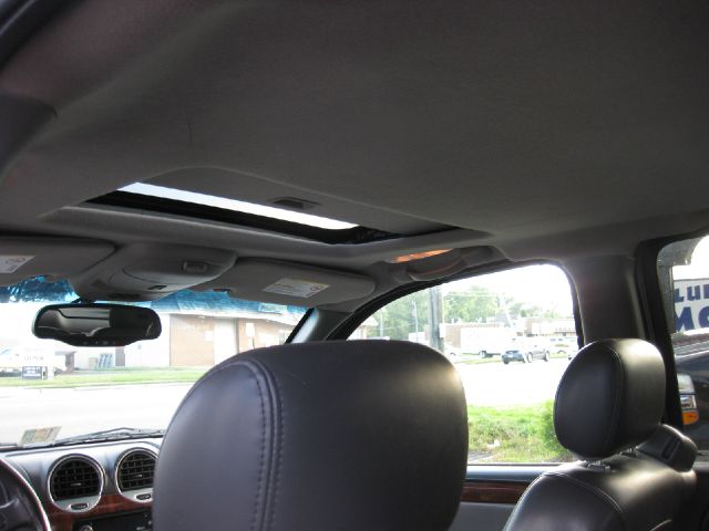 GMC Envoy 2002 photo 11