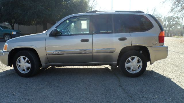 GMC Envoy 2002 photo 2