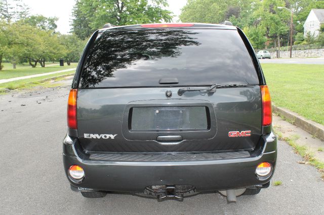 GMC Envoy 2003 photo 2