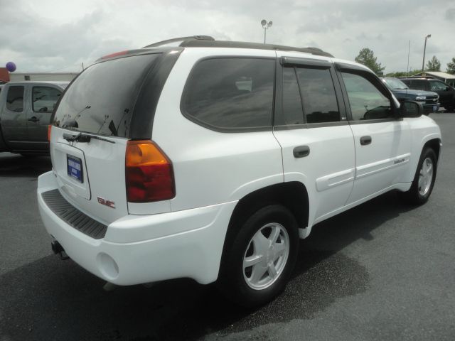 GMC Envoy 2003 photo 20