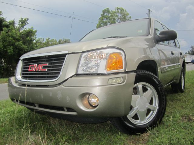 GMC Envoy 2003 photo 2