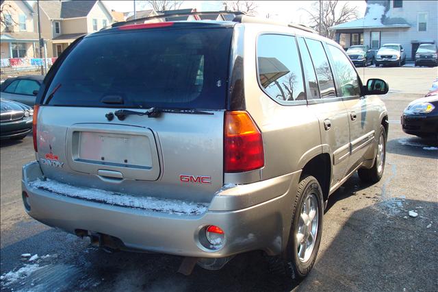 GMC Envoy 2003 photo 2