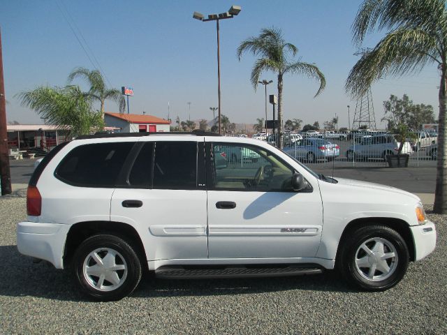 GMC Envoy 2003 photo 1