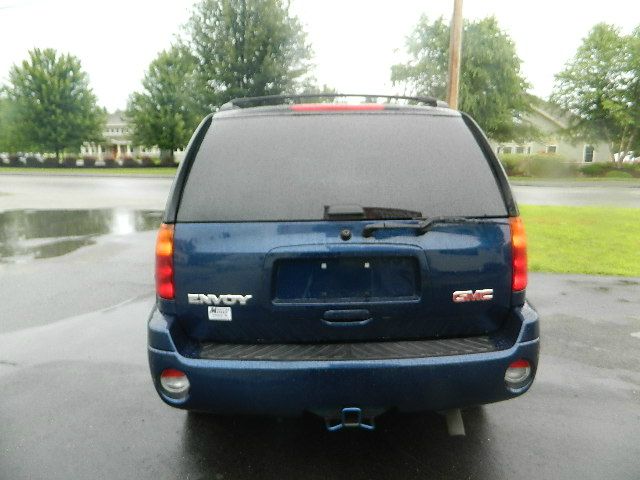 GMC Envoy 2003 photo 2