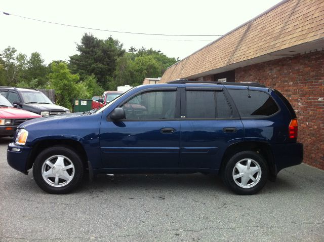 GMC Envoy 2003 photo 2