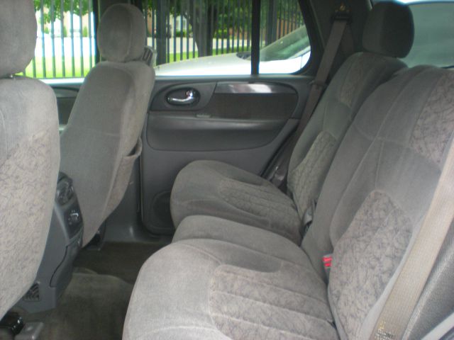 GMC Envoy 2003 photo 2