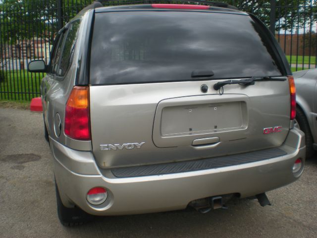 GMC Envoy 2003 photo 8