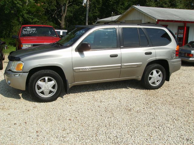 GMC Envoy 2003 photo 2