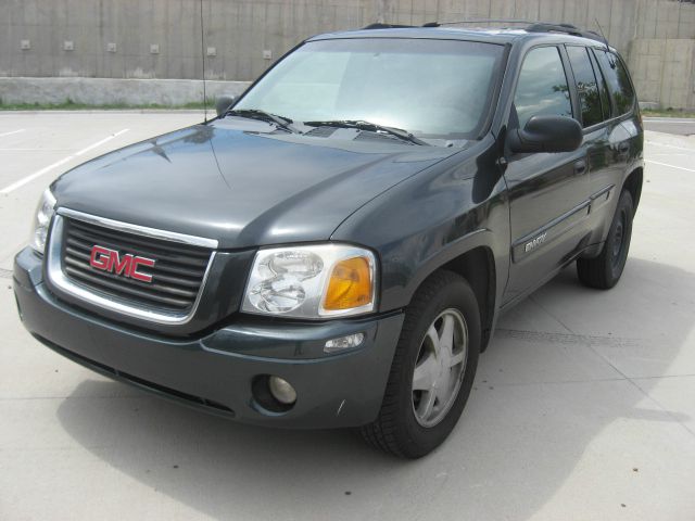 GMC Envoy 2003 photo 2