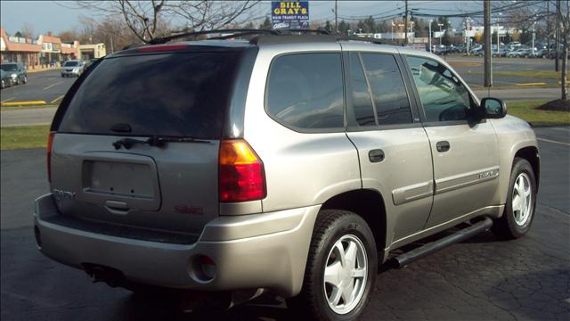 GMC Envoy 2003 photo 2