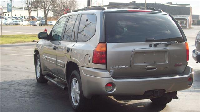 GMC Envoy 2003 photo 3