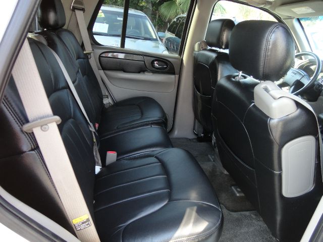 GMC Envoy 2003 photo 2