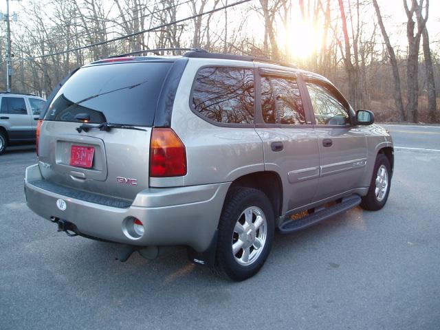 GMC Envoy 2003 photo 2