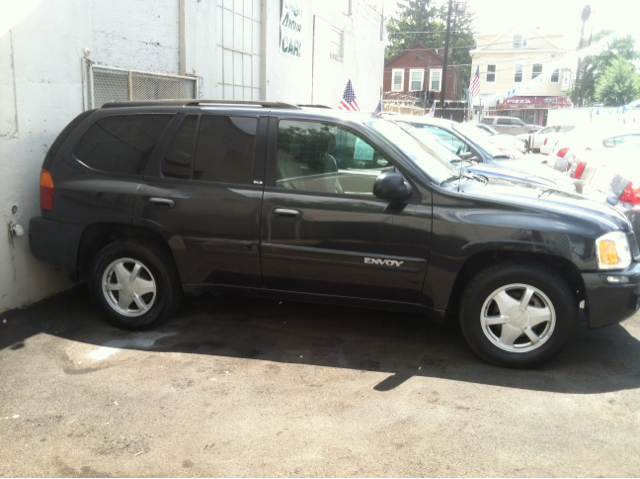 GMC Envoy 2003 photo 1