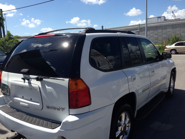 GMC Envoy 2003 photo 2