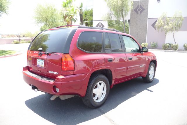 GMC Envoy 2003 photo 2