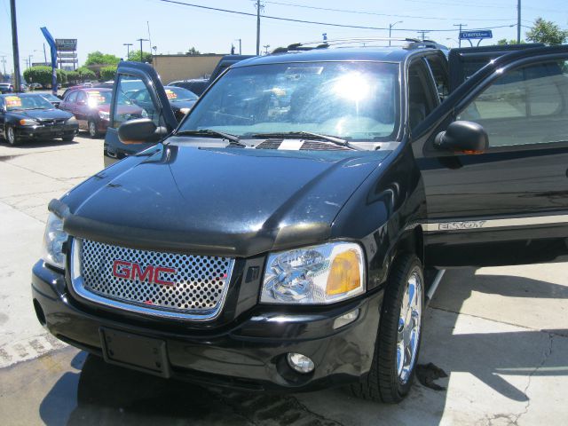 GMC Envoy 2003 photo 2