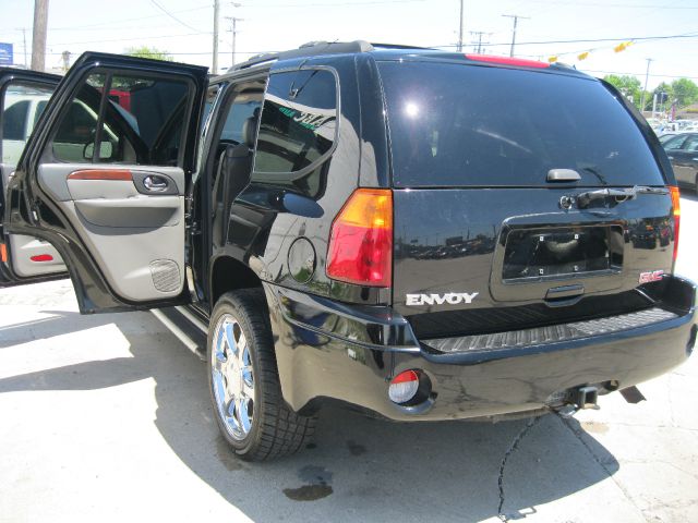 GMC Envoy 2003 photo 3