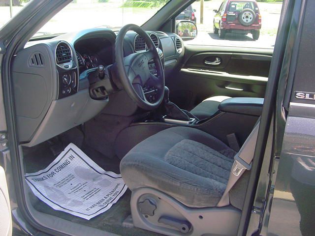 GMC Envoy 2003 photo 11