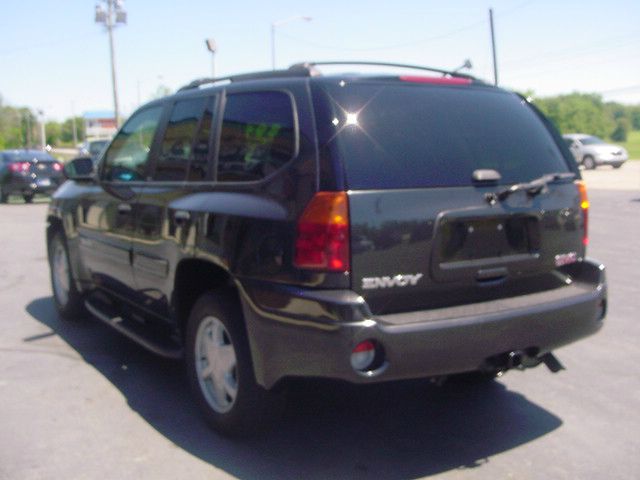 GMC Envoy 2003 photo 2