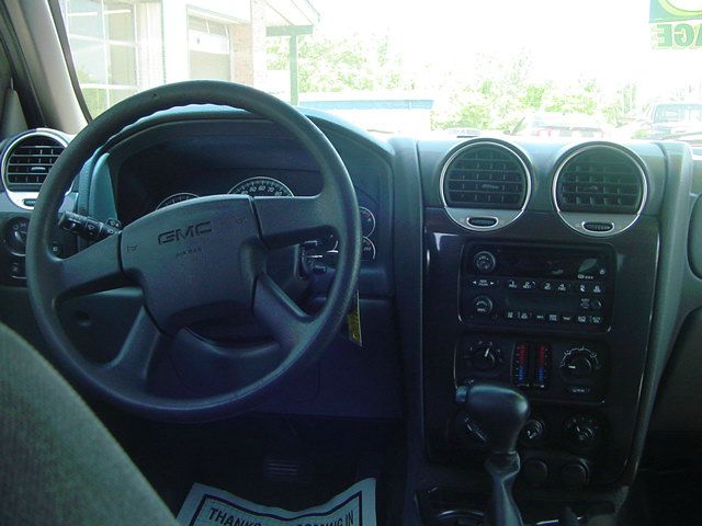 GMC Envoy 2003 photo 9