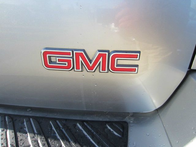 GMC Envoy 2003 photo 1