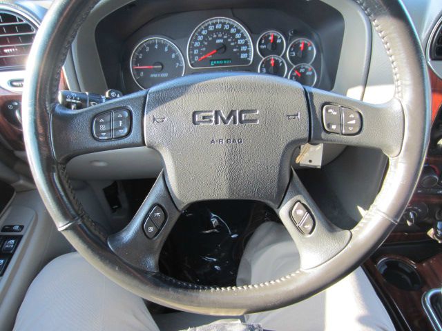 GMC Envoy 2003 photo 33