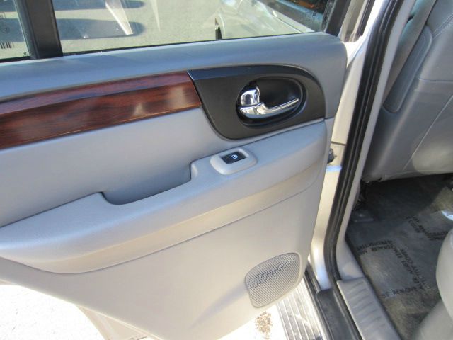 GMC Envoy 2003 photo 34