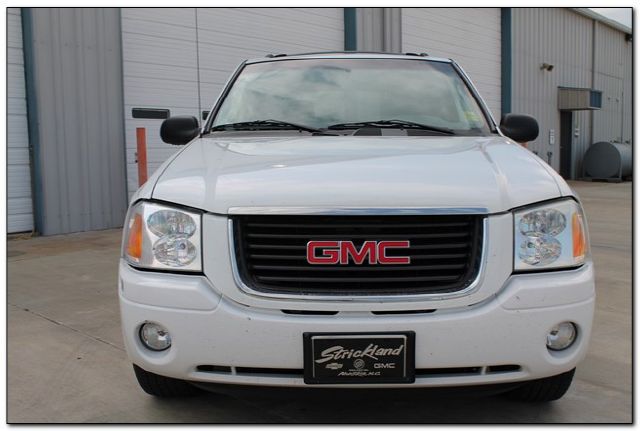 GMC Envoy 2003 photo 2