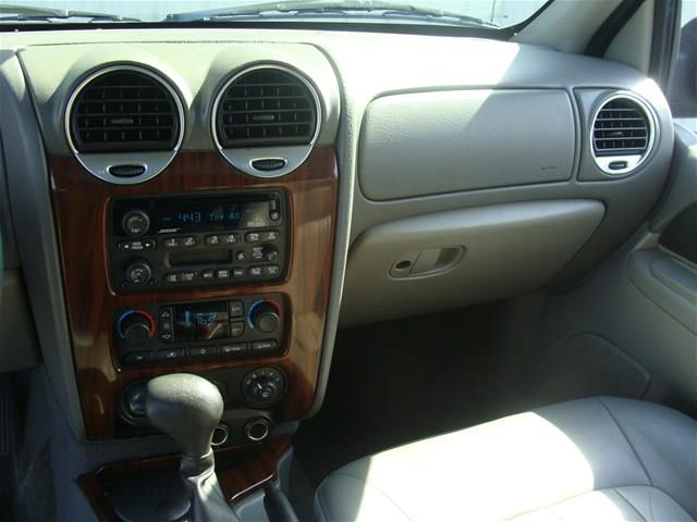 GMC Envoy 2003 photo 9