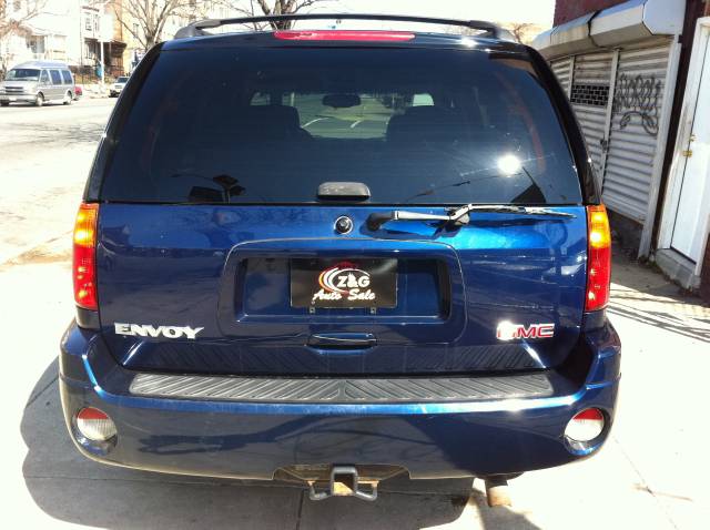 GMC Envoy 2003 photo 2