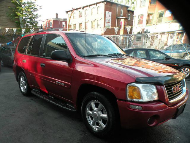 GMC Envoy 2003 photo 2