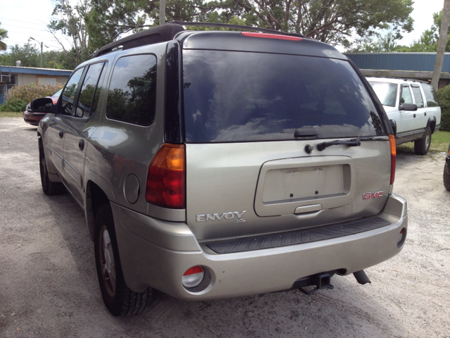 GMC Envoy 2003 photo 2